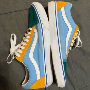 VANS MENS SIZE 9 MULTICOLOR